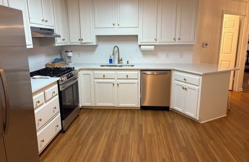 Jarreau Casa | Updated 4-bedroomnToddler safe backyard, new appliances and furniture, green egg