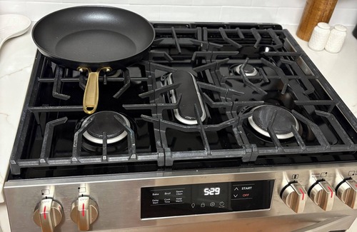 Jarreau Casa | Updated 4-bedroomnToddler safe backyard, new appliances and furniture, green egg