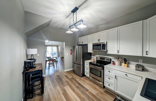 Custer Casa | Updated 4BR Home, Family Friendly, Steps to Custer Shops & 30 Min to Mt Rushmore