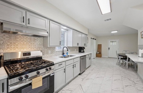 Bridge City Casa | Updated 5 bedroom home in Bridge City