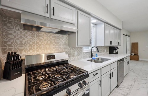 Bridge City Casa | Updated 5 bedroom home in Bridge City