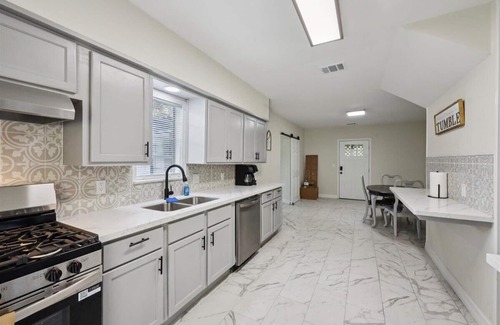 Bridge City Casa | Updated 5 bedroom home in Bridge City