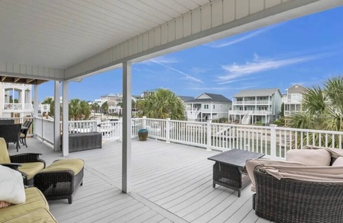 Ocean Isle Beach Casa | Updated 5 BR Canal Home, Short Walk To Beach!