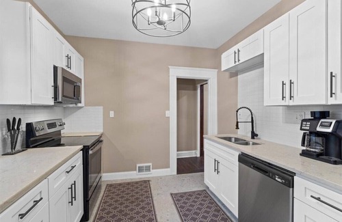 Central Hyde Park Casa | Updated 6Br, near dwntwn, Chiefs stadium, and KC’s Best