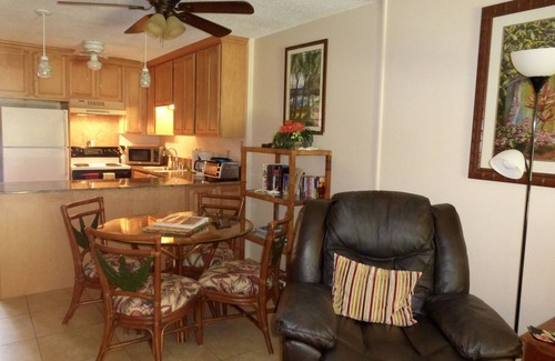 Nawiliwili Condominio | Recientemente renovado, asequible, excelente ubicación central, Beach Across Street.