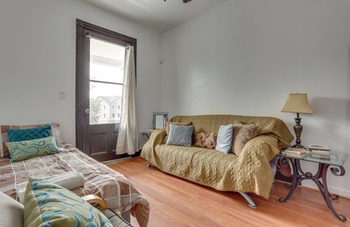 East Orange Apartamento | Updated Apartment: Near New York City!