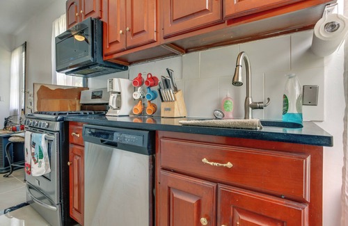 East Orange Apartamento | Updated Apartment: Near New York City!