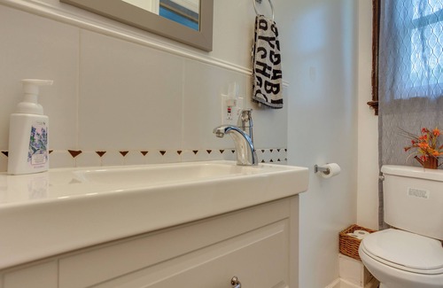 East Orange Apartamento | Updated Apartment: Near New York City!
