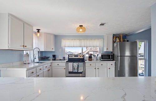 Crystal Beach Cabaña | Updated Beach Bum in Crystal Beach! Roomy 2 bedroom - beach in walking distance!