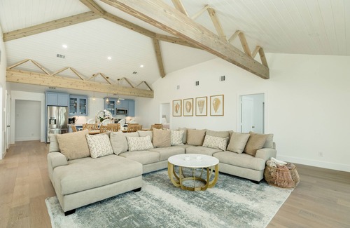 Bermuda Beach Casa | Updated Beachfront Home - Open Plan, 4 King+Bunks, Across from Walkover