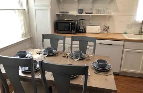 Village Green Casa | Updated, beachy 3 Bedroom, 2 Bath 7 Blks to Beach!