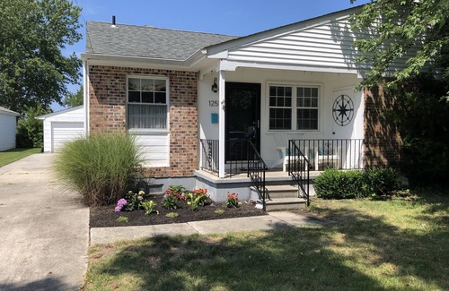 Village Green Casa | Updated, beachy 3 Bedroom, 2 Bath 7 Blks to Beach!