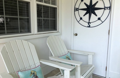 Village Green Casa | Updated, beachy 3 Bedroom, 2 Bath 7 Blks to Beach!