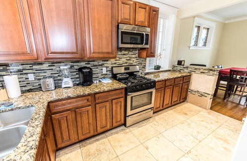 St. Louis Casa | Brick Home Sleep 9 actualizado Walk to WashU / Barnes / Delmar Loop / Forest Park / Zoo