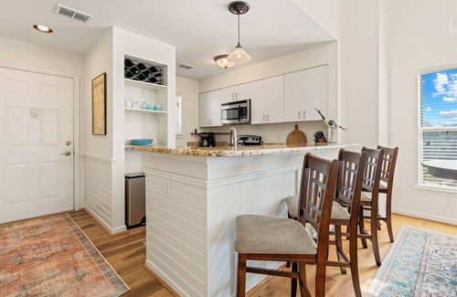 Manteo Condominio | Updated Buccaneer Village 526 | Pet Friendly | Canal Front