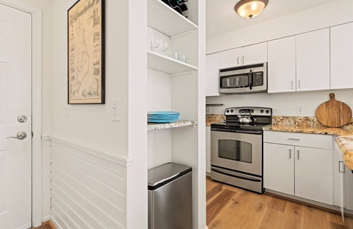 Manteo Condominio | Updated Buccaneer Village 526 | Pet Friendly | Canal Front