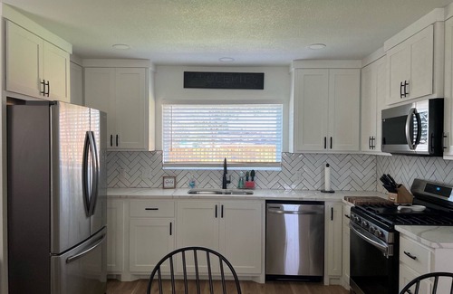 Tokio Casa | Updated Bungalow - Close to town and 30 min from Lubbock!
