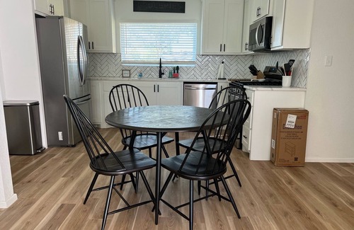 Tokio Casa | Updated Bungalow - Close to town and 30 min from Lubbock!