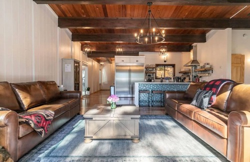 Sunnyside Casa | Updated Cabin near Beach&Ski HotTub Sauna Pets EV