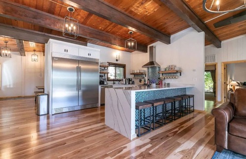 Sunnyside Casa | Updated Cabin near Beach&Ski HotTub Sauna Pets EV