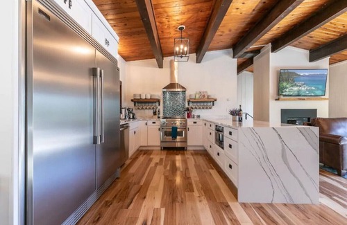 Sunnyside Casa | Updated Cabin near Beach&Ski HotTub Sauna Pets EV