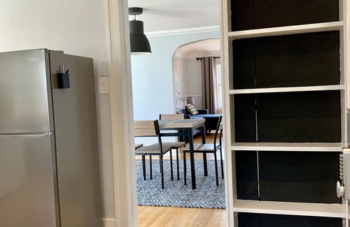 Grosse Pointe Casa | Updated charming 2ND unit city place with BIG yard