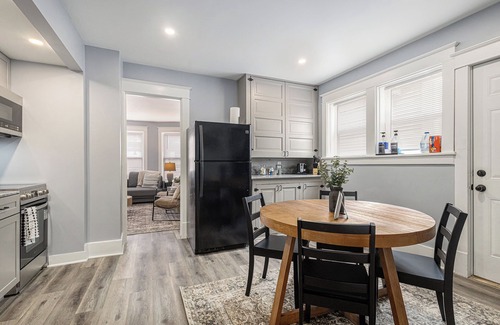 Michigan City Apartamento | Updated, Close to Beach & Downtown, Washer/Dryer