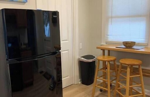 Pittsburgh Casa | Updated & Comfy Bungalow with Parking! Easy Access