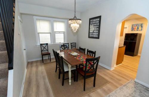 Pittsburgh Casa | Updated & Comfy Bungalow with Parking Easy Access