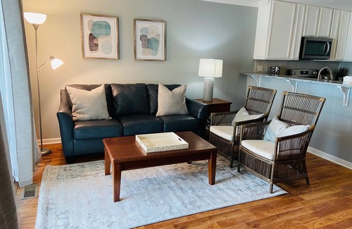 North Carolina Coast Condominio | Updated Condo, Steps from the Beach, Dog Friendly