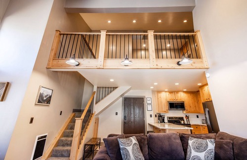Brian Head Condominio | Updated Corner Unit Condo. Next to Giant Steps Ski Lift.