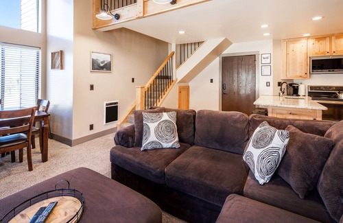 Brian Head Condominio | Updated Corner Unit Condo. Next to Giant Steps Ski Lift.