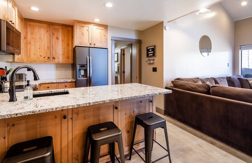 Brian Head Condominio | Updated Corner Unit Condo. Next to Giant Steps Ski Lift.