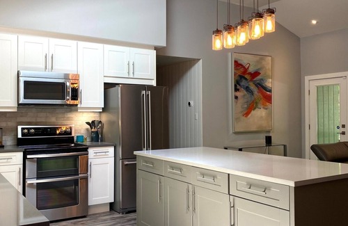 Grand Bend Cabaña | Updated Cottage in Southcott Pines, Grand Bend. Steps to Sun Beach