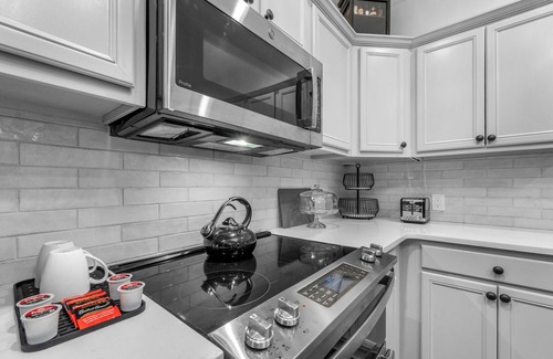 Downtown Louisville Condominio | Updated Downtown Condo, King Bed, Free Parking