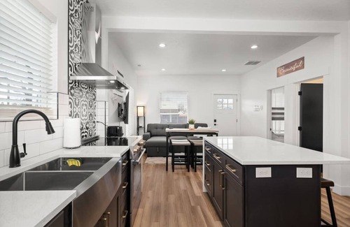 Spokane Casa | Updated Family Friendly Hillyard Gem NEW HOT TUB!