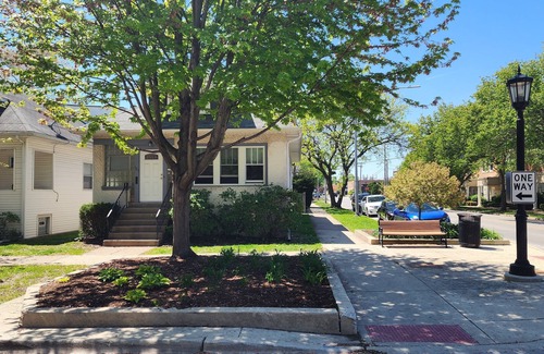 Forest Park Casa | Updated Forest Park 3 BR Bungalow