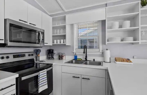 Atlantic Beach Cabaña | Updated FULL Duplex - Perfect Large Fam Vacay Spot