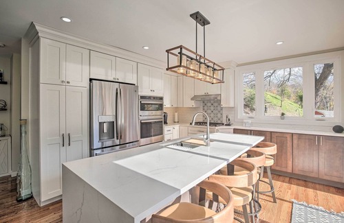 Stony Point Casa | Updated Getaway w/ Pool & Hot Tub on < 3 Acres!