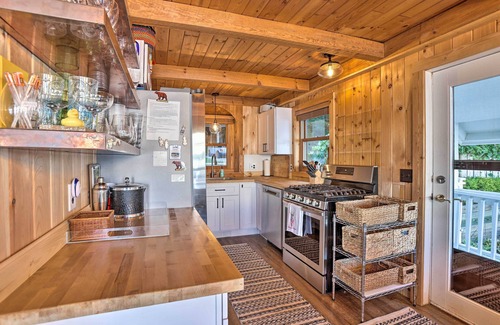 Glen Arbor Cabaña | Updated Glen Arbor Cottage on Lake: Dock & Mooring