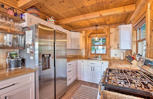 Glen Arbor Cabaña | Updated Glen Arbor Cottage on Lake: Dock & Mooring