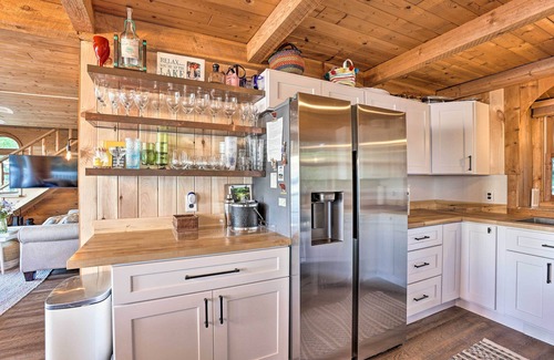 Glen Arbor Cabaña | Updated Glen Arbor Cottage on Lake: Dock & Mooring