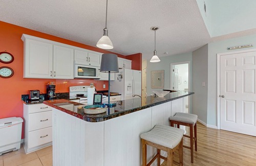 Sea Trail Condominio | Updated golf resort condo near beach with pool, tennis/pickleball & private deck