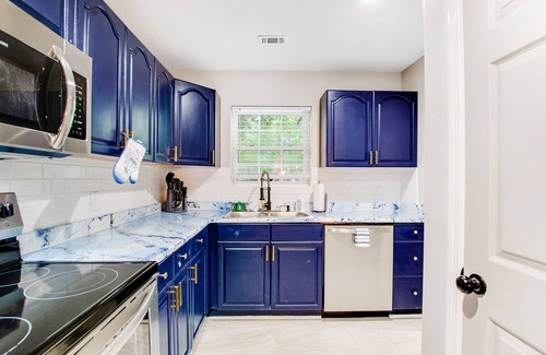 Savannah Casa | Updated ground-floor condo with patio, AC, & washer/dryer - dogs welcome