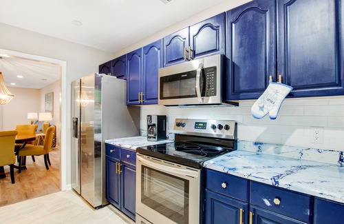 Savannah Casa | Updated ground-floor condo with patio, AC, & washer/dryer - dogs welcome