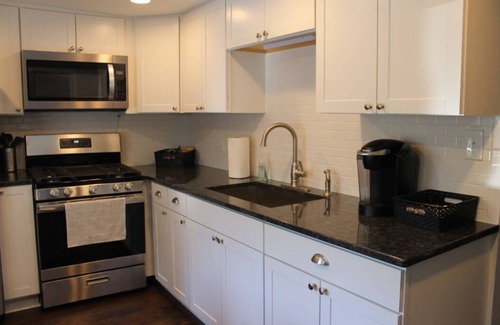 Hazel Park Casa | Updated Hidden Gem In Hazel Park close to Ferndale, Royal Oak, and Detroit
