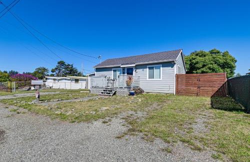 Crescent City North Casa | Updated Home 2 Mi to Beach in Crescent City!