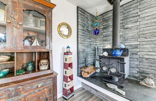 Crescent City North Casa | Updated Home 2 Mi to Beach in Crescent City!