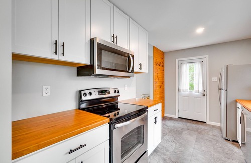 Oak Ridge Casa | Updated Home: Central Oak Ridge Location