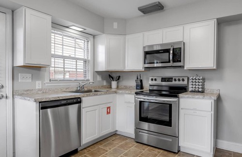 Lexington Casa | Updated Home | Downtown | Luxe Beds | Ping Pong
